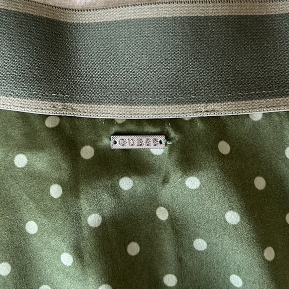 Green polka dot fully lined satin Guess mini skirt. - Picture 6 of 8